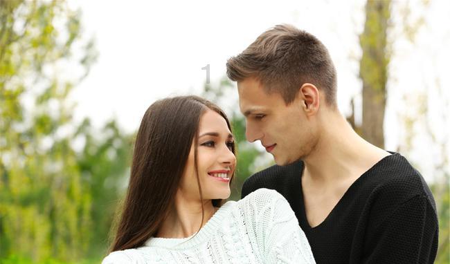 结婚多年的夫妻，还会接吻吗？游戏画面